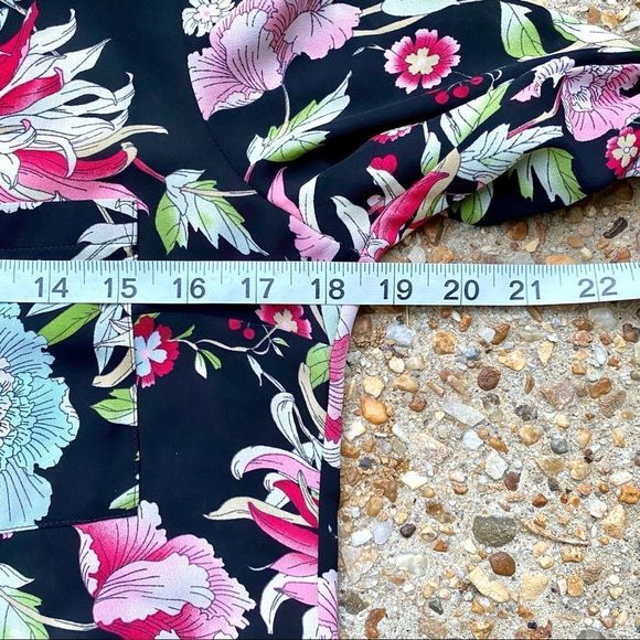 NWT EXPRESS Portofino Floral Blouse Size S Slim - Picture 3 of 6